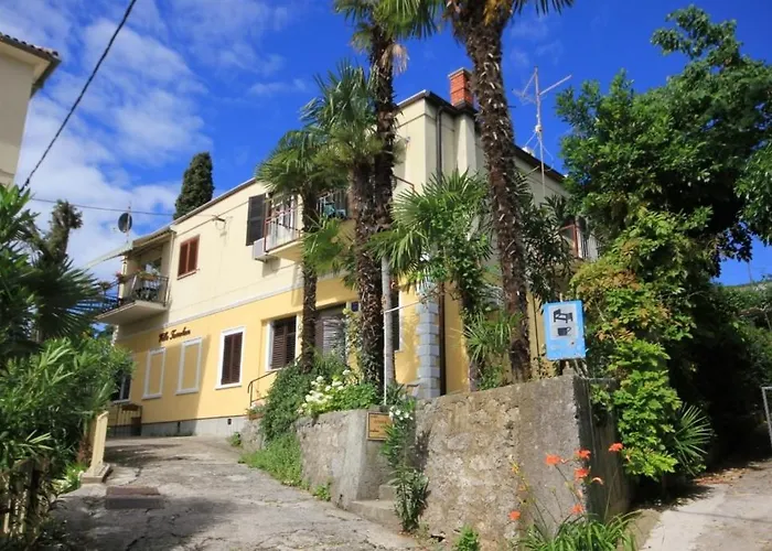 With A Parking Space - 7854