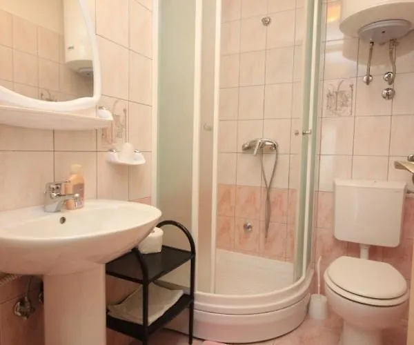 With A Parking Space - 7854