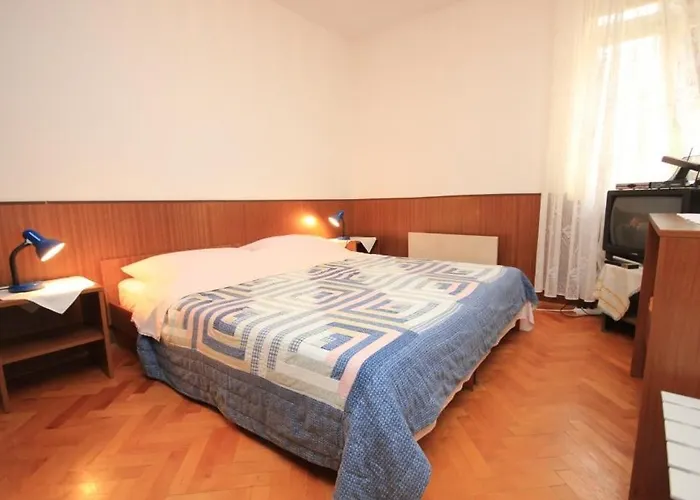 With A Parking Space - 7854 3*