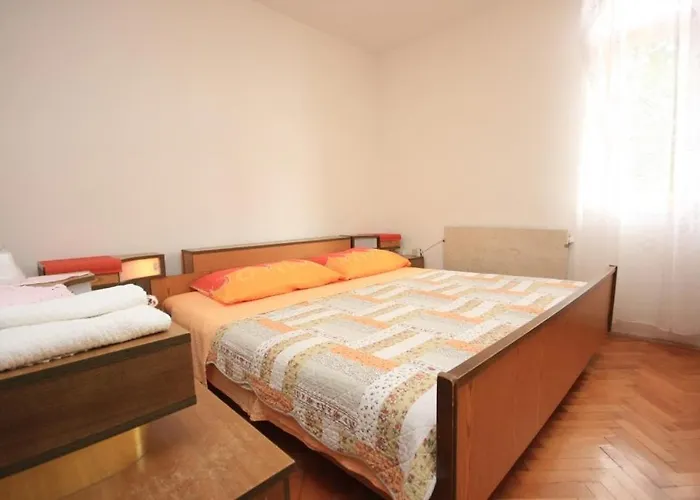 With A Parking Space - 7854 Опатия